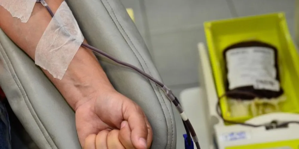 Doença é transmitida por sangue contaminado, sexo desprotegido e compartilhamento de objetos cortantes