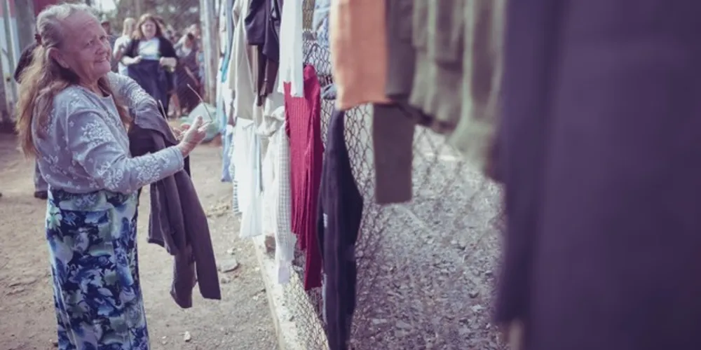 O objetivo nesta iniciativa é disponibilizar roupas e agasalhos para as pessoas mais necessitadas