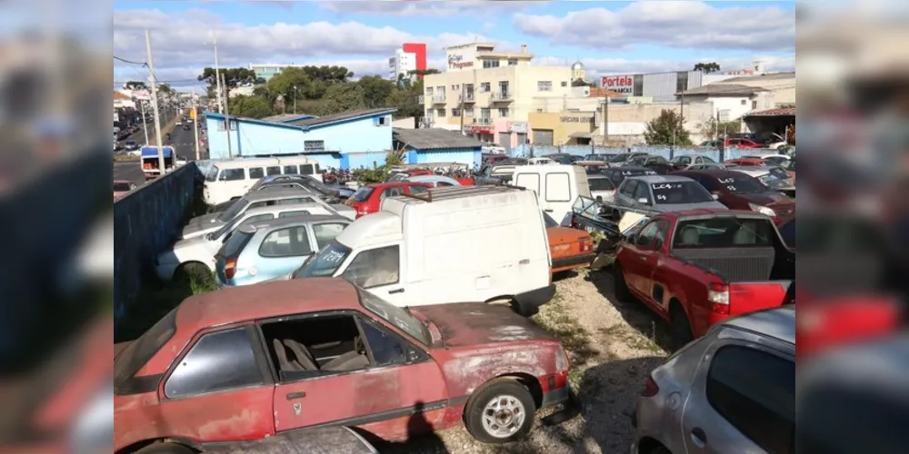 Os interessados em fazer uma visitação, para conferir pessoalmente a situação dos carros, devem ir até a sede da AMTT 