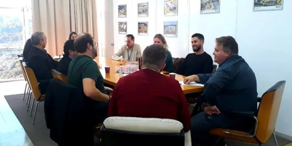 O responsável pela seleção das indústrias tchecas, membros da Secretaria e representantes das instituições de ensino superior farão o acompanhamento da triagem