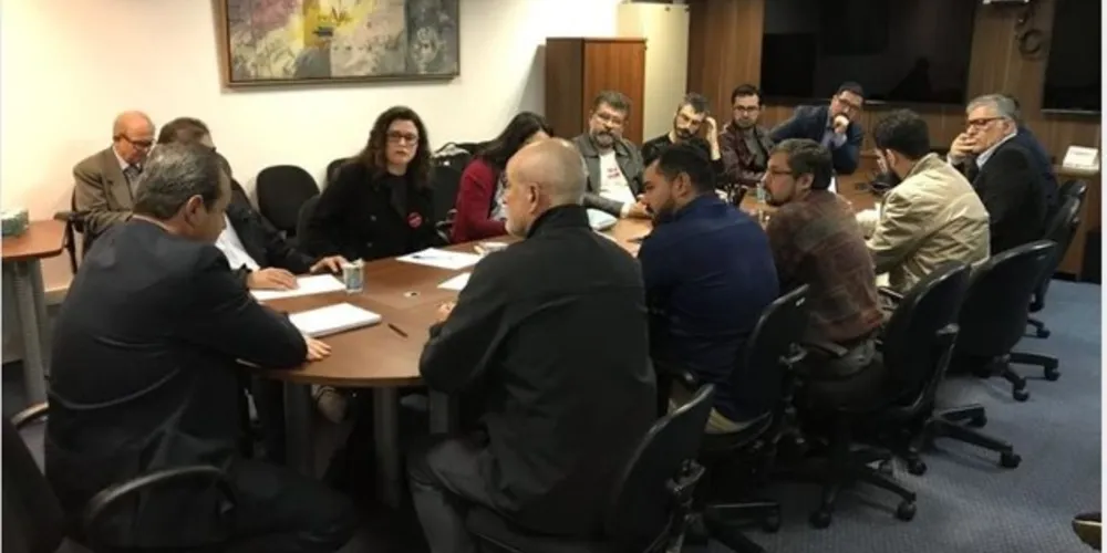 Segundo a categoria, reunião com representantes do Executivo, na manhã desta segunda (22) não levou a avanços para as principais pautas dos professores