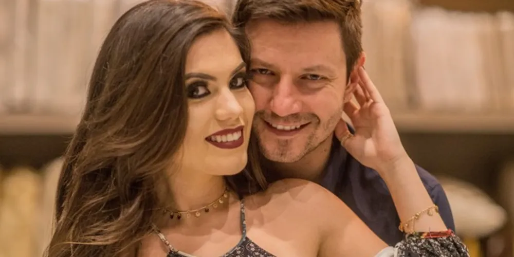 Ketlyn Correa dos Santos será muito cumprimentada pela passagem de seu aniversário nesta quarta-feira (24).  No registro, Ketlyn e o seu namorado João Vitor Ribatski. Da coluna RC, os votos de realizações e felicidades.