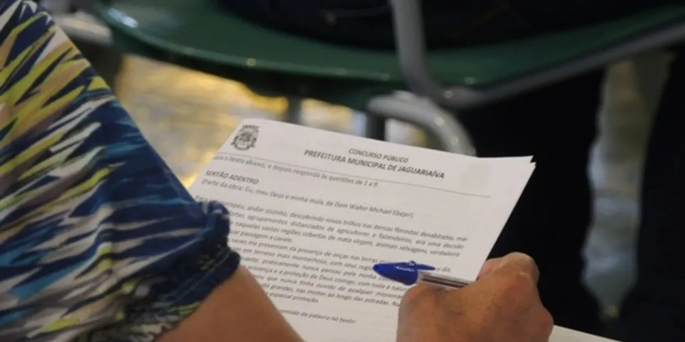 Os salários vão de R$ 998 reais até R$ 13.539,78