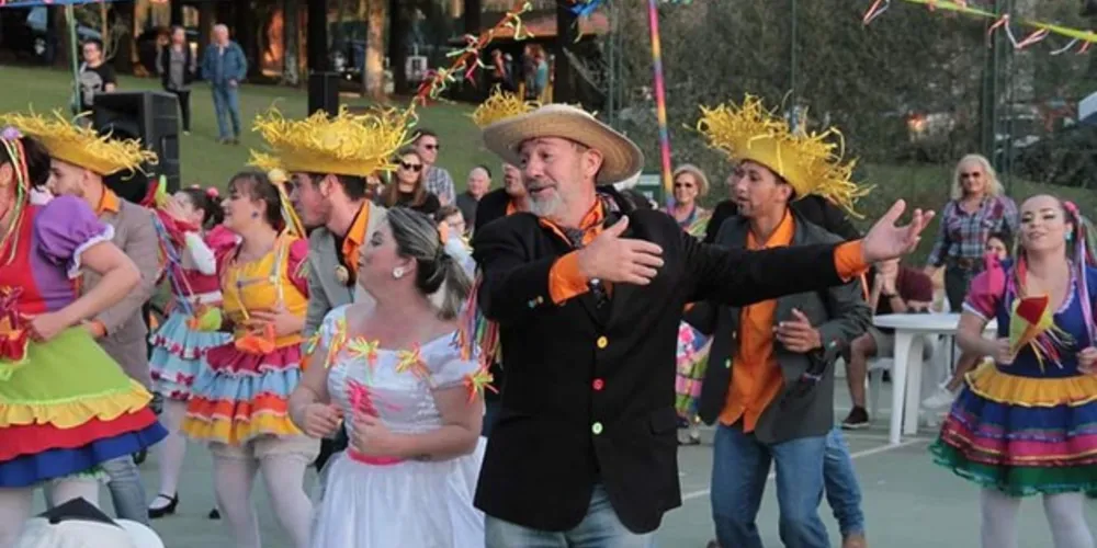 O grupo de dança Caipiruchos vai animar a festa