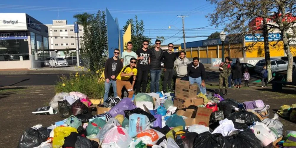 Empresa Junior destinou os agasalhos a instituições ponta-grossenses