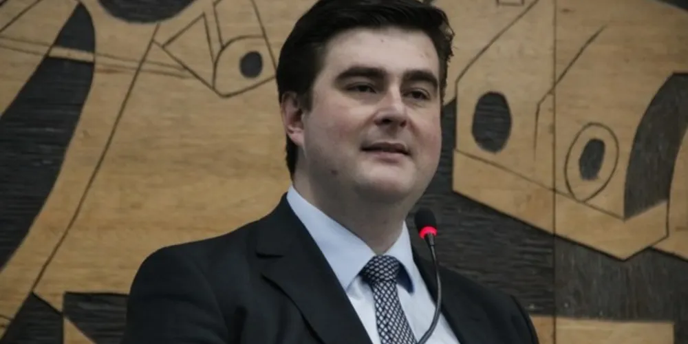 Rodrigo Venske prestou esclarecimentos aos vereadores durante a sessão desta quarta-feira