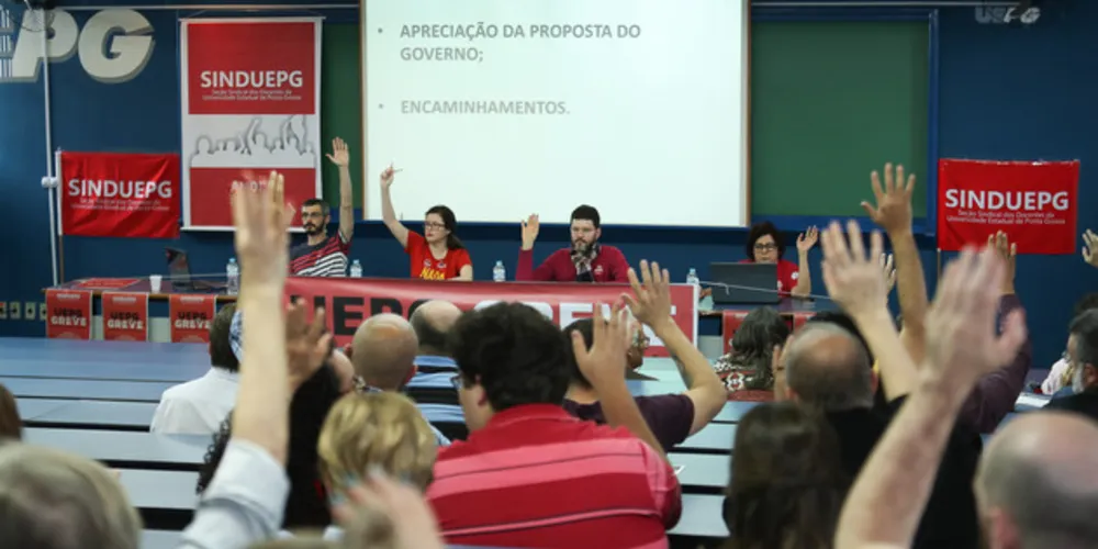 Assembleia dos docentes aconteceu nessa quarta-feira (24) na UEPG Campus de Uvaranas e a decisão pela greve foi unanime