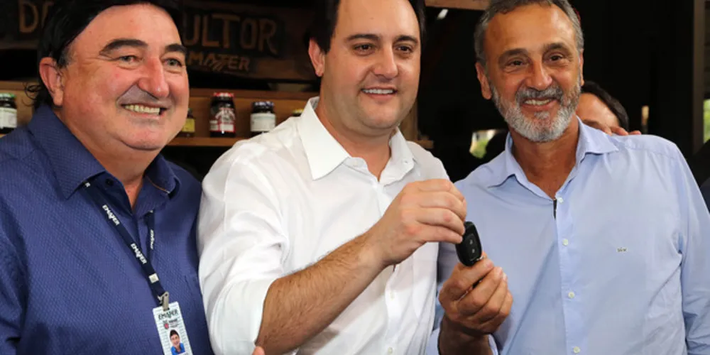 Governo fez o repasse de 54 carros e 8 kits de equipamentos