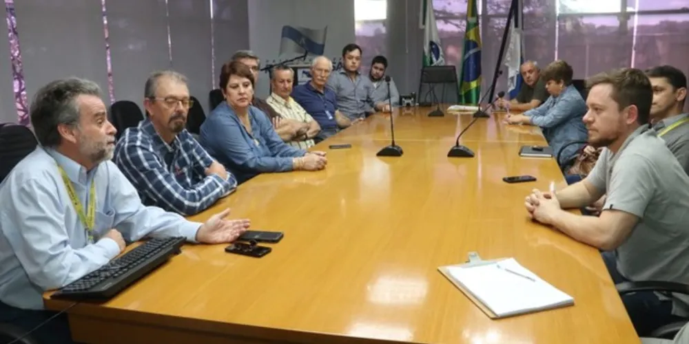 Reunião entre técnicos da secretaria e representantes do Banco do Brasil explicou linhas de crédito disponíveis para produtores 