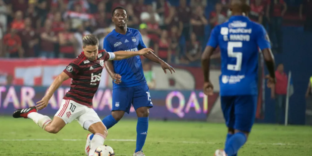 Flamengo chegou a criar chances, mas não conseguiu balançar as redes do Emelec