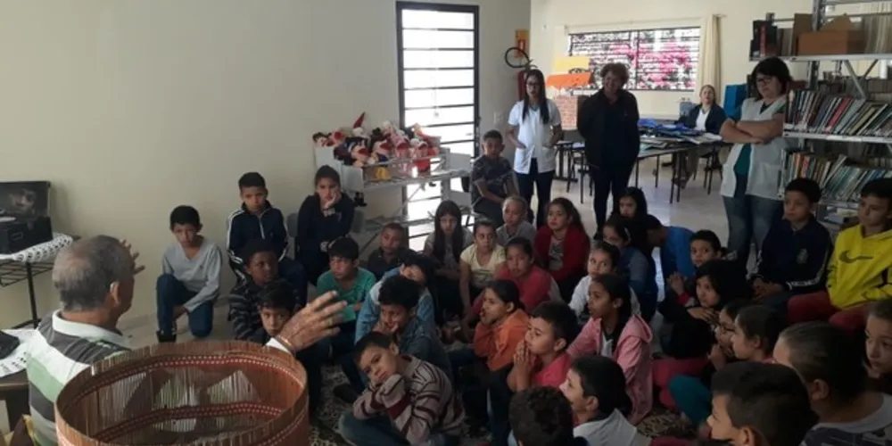 Além das histórias que os idosos contaram, as crianças também compartilharam as lendas que seus avós lhes falam 
