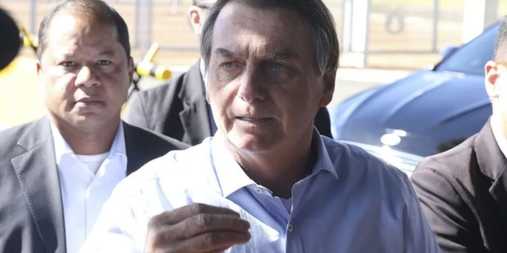Imagem ilustrativa da imagem Bolsonaro fica irritado com pergunta sobre voo da FAB