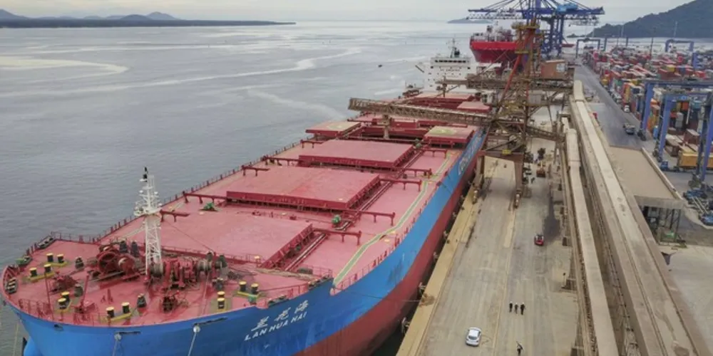Eles estavam parados há quase 50 dias porque a Petrobras se negou a abastecer os navios de bandeira do Irã