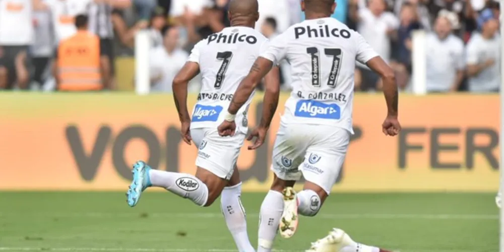 Imagem ilustrativa da imagem Santos vence em casa
e assume liderança do Brasileirão