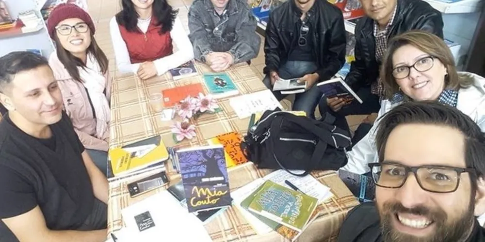 As atividades acontecem aos sábados das 10 horas ao meio-dia, na Verbo Livraria