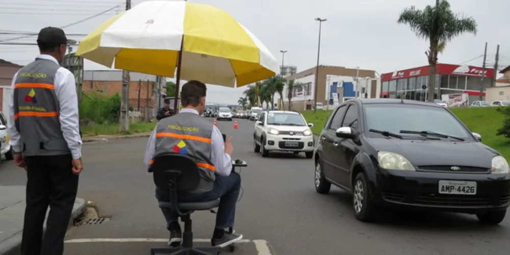 A inadimplência impede a emissão do Certificado de Registro e Licenciamento do Veículo (CRLV), de porte obrigatório