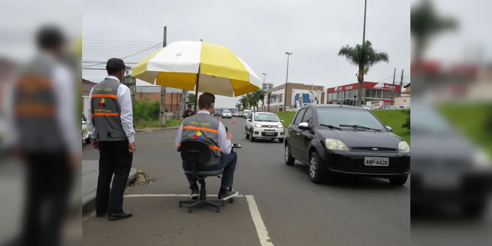 A inadimplência impede a emissão do Certificado de Registro e Licenciamento do Veículo (CRLV), de porte obrigatório