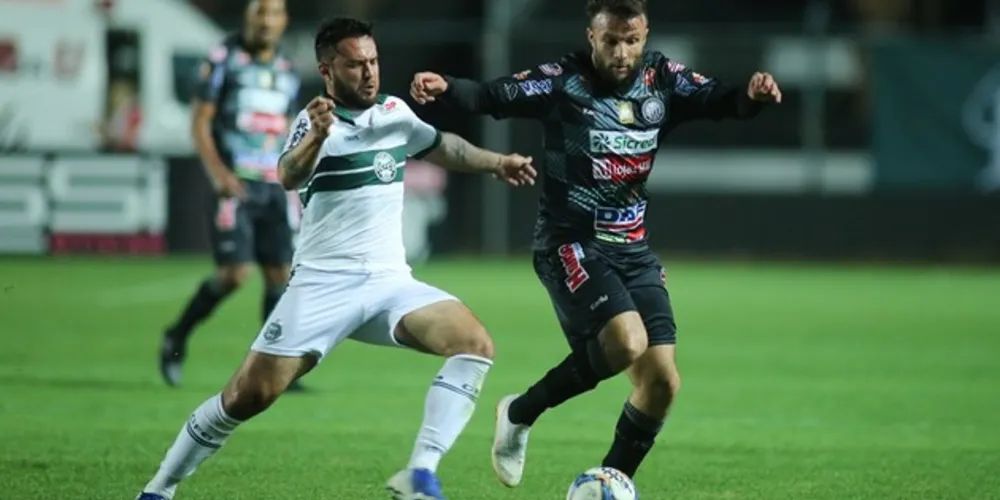 Após um empate em casa, o alvinegro busca vitória 