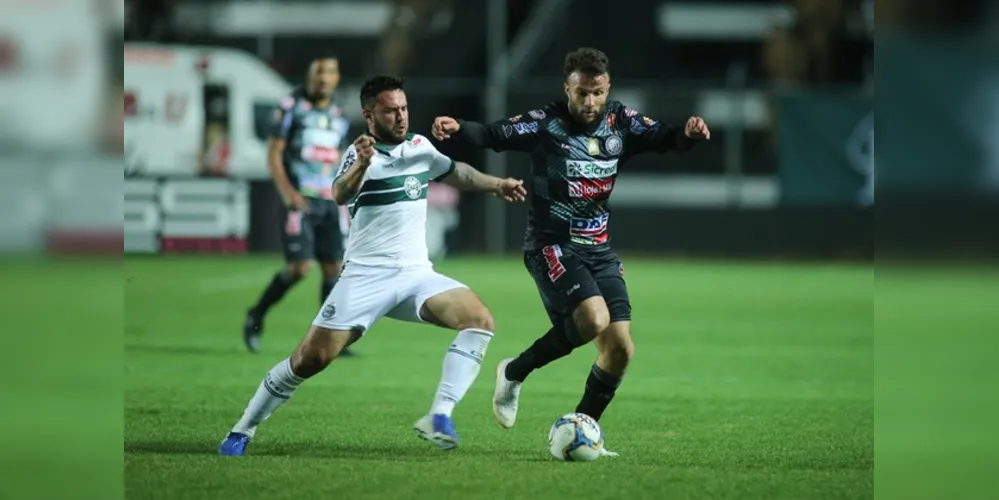 Após um empate em casa, o alvinegro busca vitória 