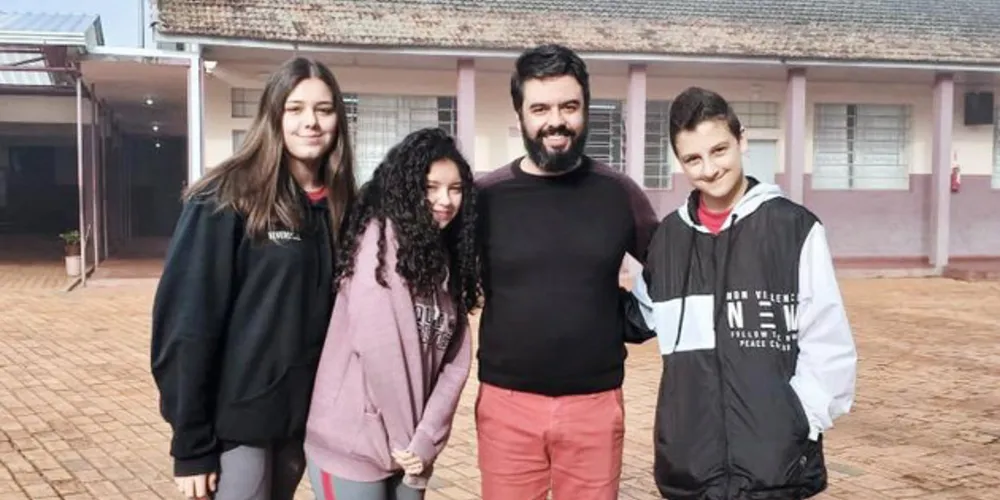 A Olimpíada é voltada a estudantes de escolas públicas e particulares de todo país