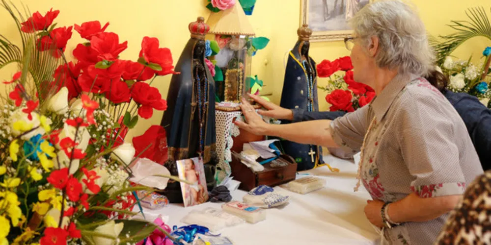 Pessoas de várias partes do Estado vieram agradecer milagres e graças recebidas, com orações e penitências