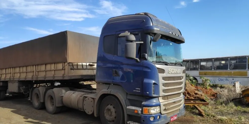Caminhões furtados e carros usados pelos suspeitos foram apreendidos na operação