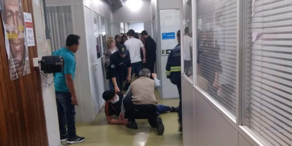 Homem ferido a tiros na manhã dessa quarta-feira estava com um chicote. Ele foi socorrido e levado ao Hospital Municipal