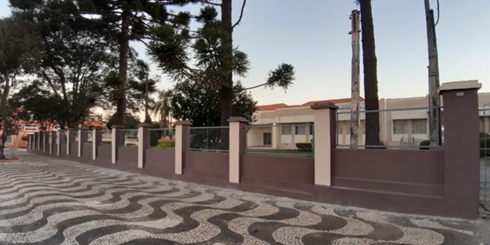 Projeto usa mãos de obra de detentos e já revitalizou 70 instituições de ensino desde o início deste ano