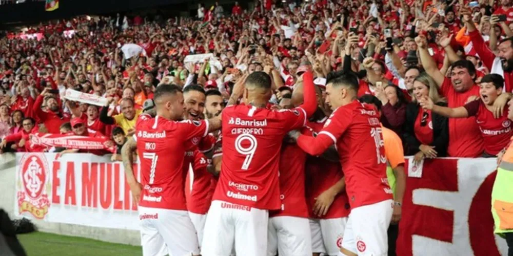 Moledo e Guerrero marcaram os gols da vitória colorada sobre o Nacional