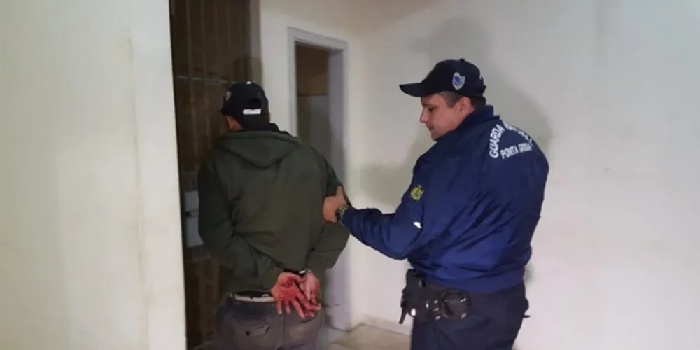 Suspeito foi levado à delegacia depois de receber alta no PSM
