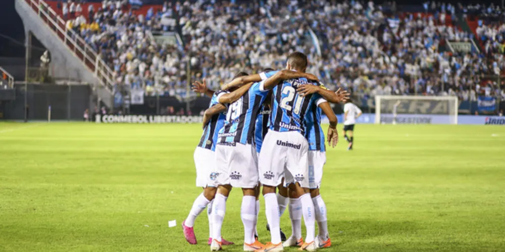 Grêmio voltou a vence time paraguaio e confirmou classificação para as quartas de final