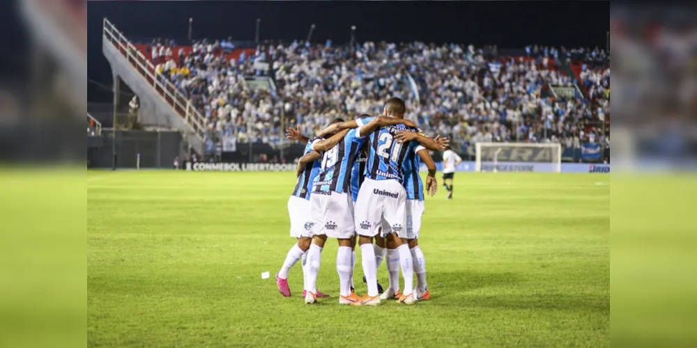 Grêmio voltou a vence time paraguaio e confirmou classificação para as quartas de final