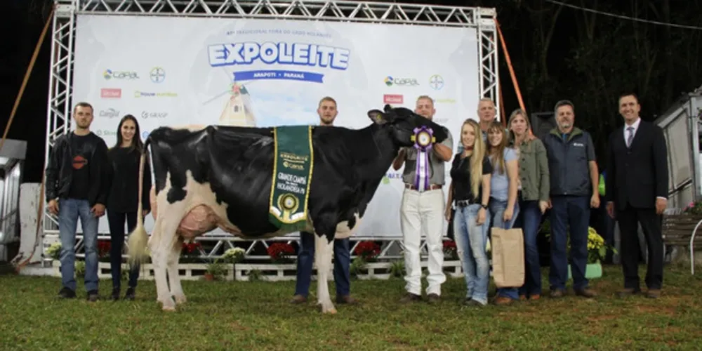 Menge Doorman C2489, dos criadores Hendrik de Boer e Reinaldo de Boer, foi a Grande Campeã na categoria Preto e Branco