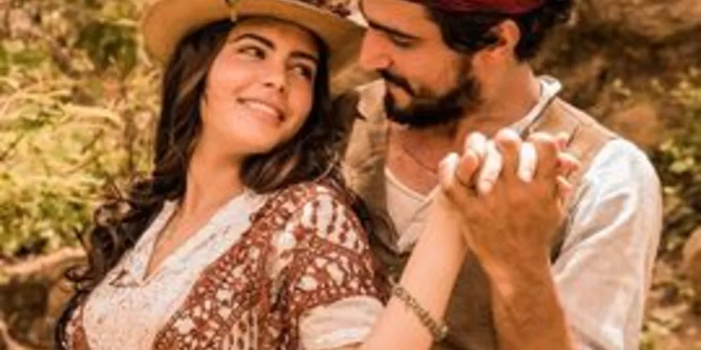 Maria Tereza e Santo são o casal de protagonistas de 'Velho Chico'; na primeira fase, eles serão vividos por Julia Dalavia e Renato Góes
