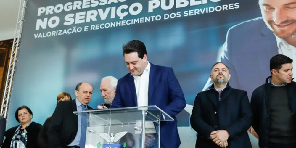 Governador Carlos Massa Ratinho Junior autorizou nesta segunda-feira (05) a implantação dos avanços nas carreiras