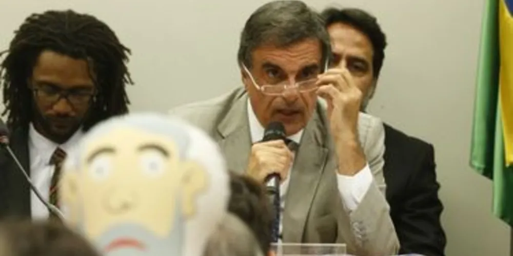 Advogado-geral da União iniciou sustentação oral da defesa da presidente Dilma