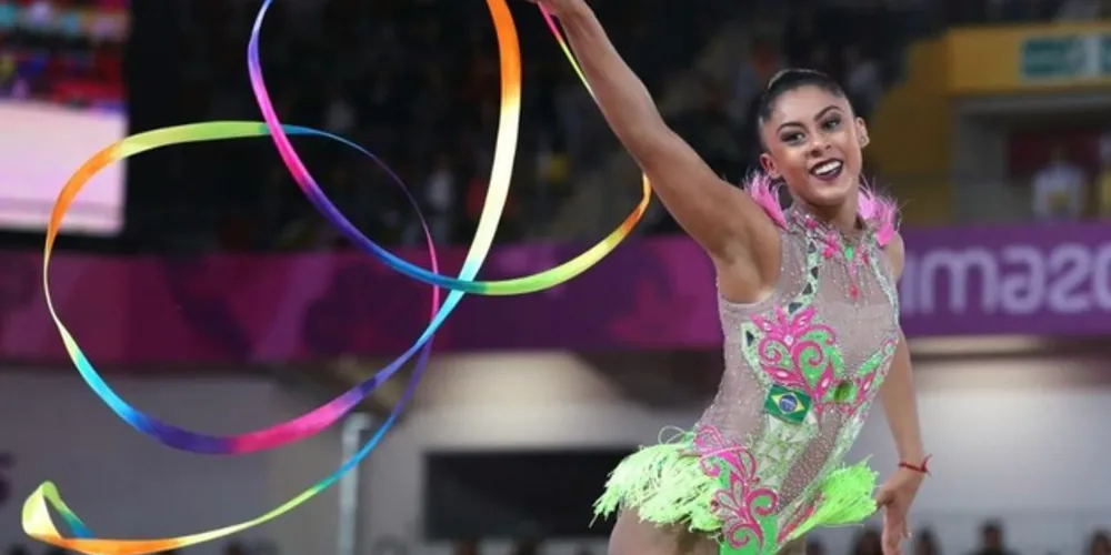Nas apresentações individuais, a ginasta Bárbara Domingos conquistou a prata na fita