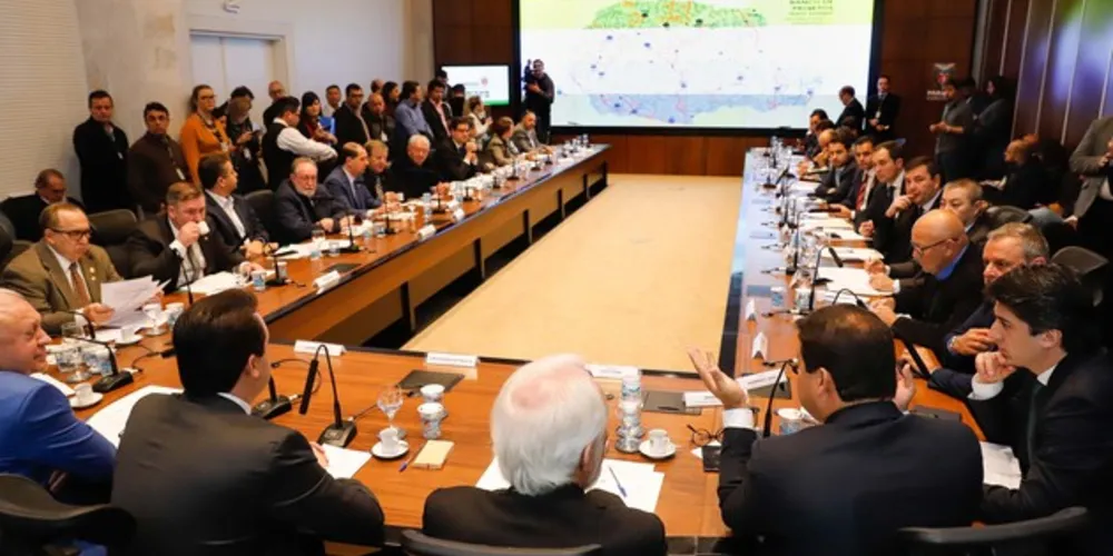 Carlos Massa Ratinho Junior apresentou o banco de projetos de R$ 350 milhões para reestruturação de rodovias, ferrovias e da segurança pública