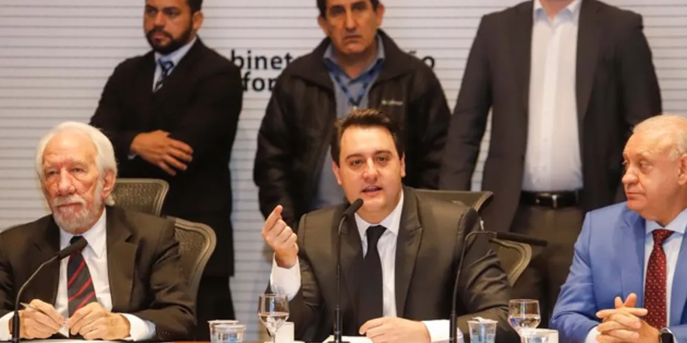 O governador Carlos Massa Ratinho Junior apresentou reestruturação de rodovias, ferrovias e da segurança pública. Tem formato inédito no Estado e foi desenvolvido em parceria com os parlamentares para resolver os maiores gargalos dessas áreas

