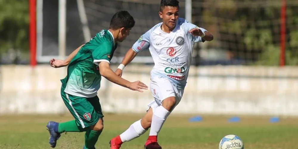 O Operário criou chances e tentou marcar, mas foi a equipe adversária que abriu o placar.
