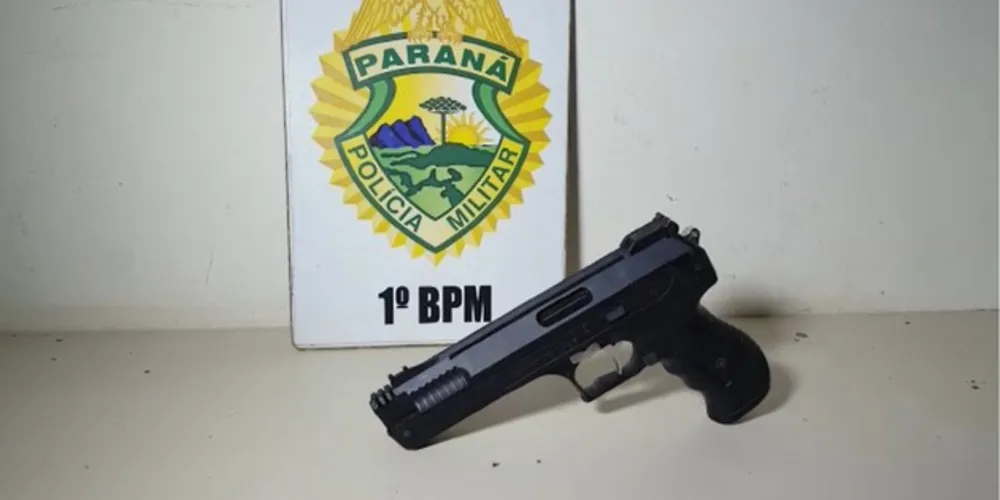 Arma usada no crime era de airsoft e foi apreendida pela PM