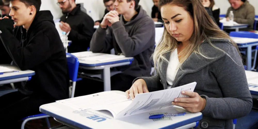 Estudantes interessados em fazer o pedido devem ter concluído o Ensino Médio, ou estar cursando em uma instituição pública

