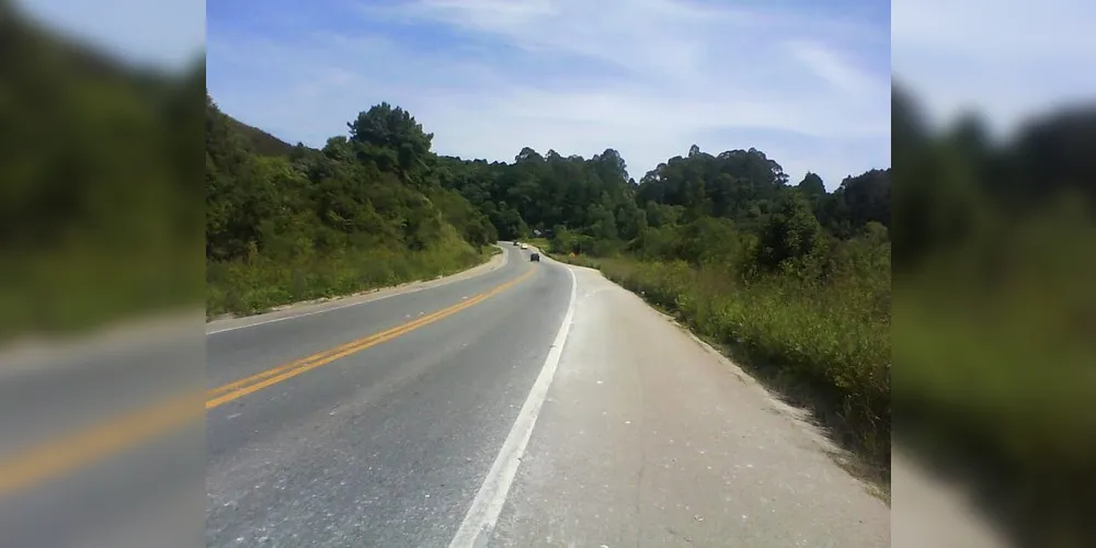Imagem ilustrativa da imagem Motociclista bate de frente com carro e morre na hora no PR