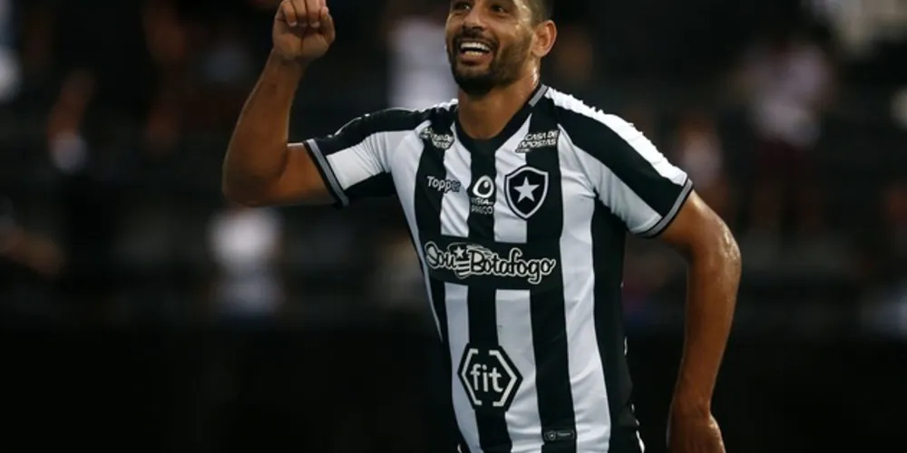 Imagem ilustrativa da imagem Botafogo vira contra reservas do Athletico e vence por 2 a 1