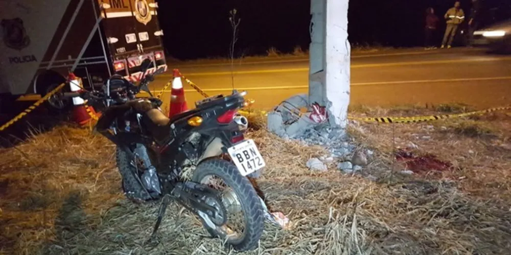Acidente aconteceu no começo da noite de domingo na rua Rio Cavernoso