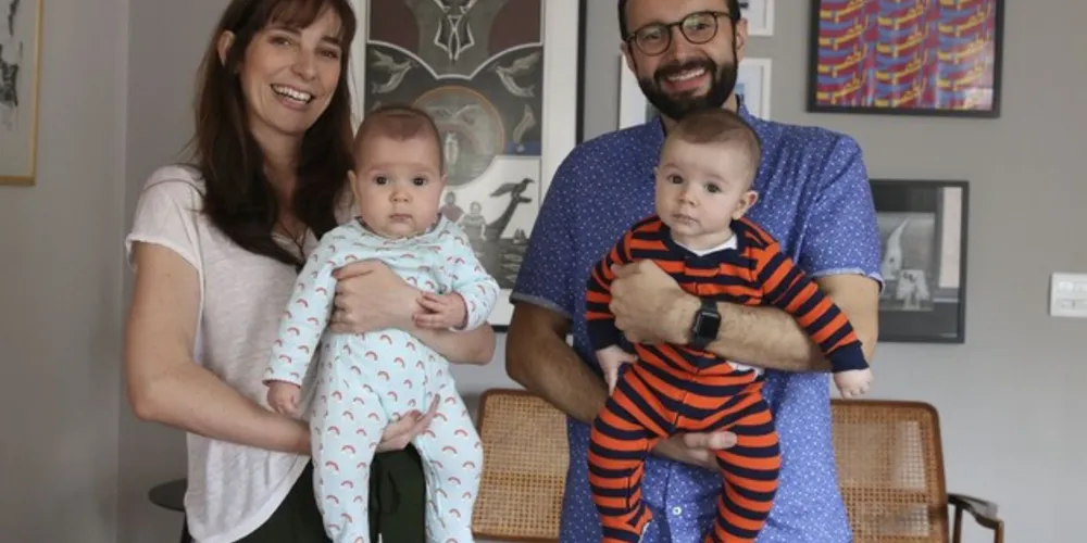 O casal Eduardo e Maria Lopes, pais de Cecília e Martin, beneficiou-se da licença paternidade de quatro meses