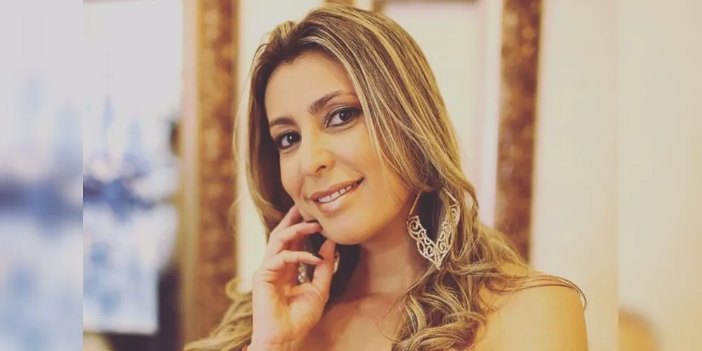 A farmacêutica e bioquímica Juliana Ribeiro celebrou no último domingo (11) a chegada de seu aniversário. Juliana que é destaque em sua área de atuação, sempre trazendo novidades para seus clientes e amigos, tornando a Eficácia Farmácia de Manipulação, referência em qualidade e bom atendimento em nossa região. 