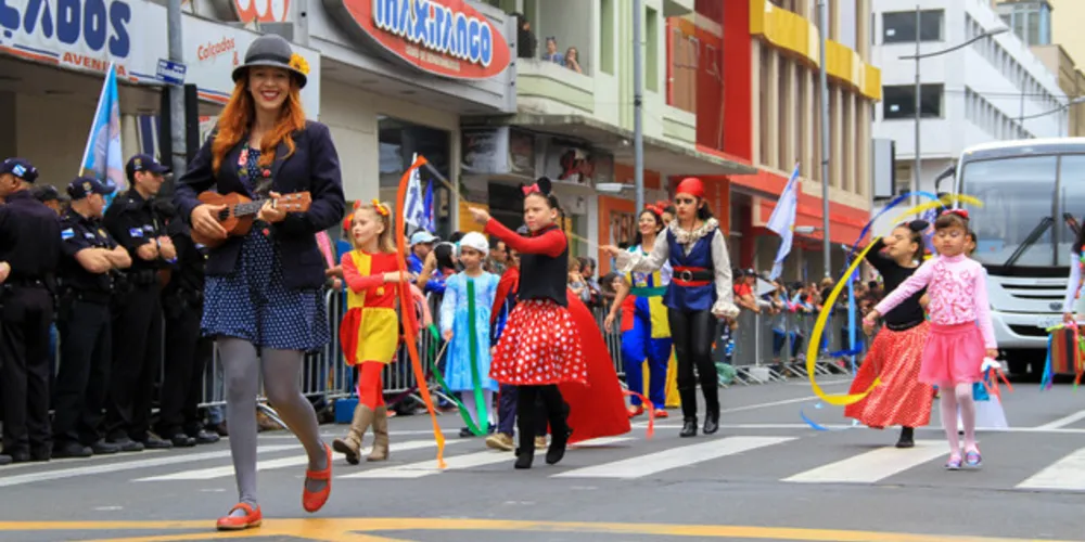 Escolas, grupos e instituições que têm interesse em participar do desfile já podem encaminhar sua inscrição até a Secretaria Municipal de Educação


