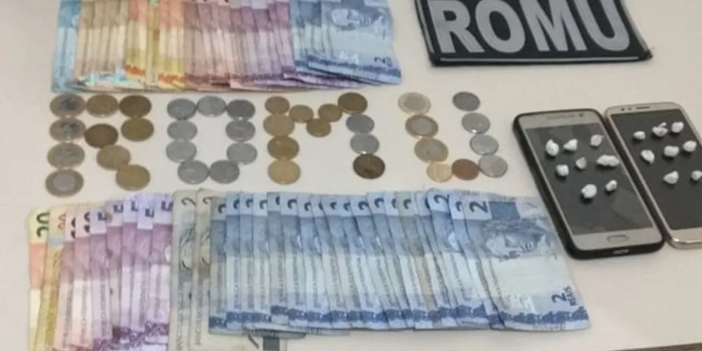Mais de R$ 600 em dinheiro foram apreendidos com os suspeitos