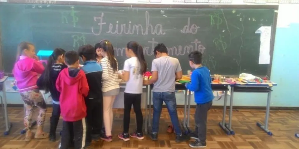 Atividade desenvolvida em uma escola municipal de Palmeira também ensina sobre o sistema monetário